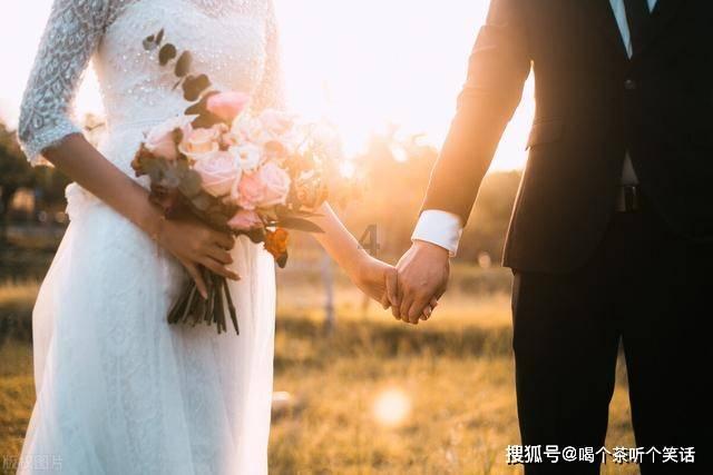 民间故事:男子回家,夜半遇一女子求收留,宝马引路发现女子秘密