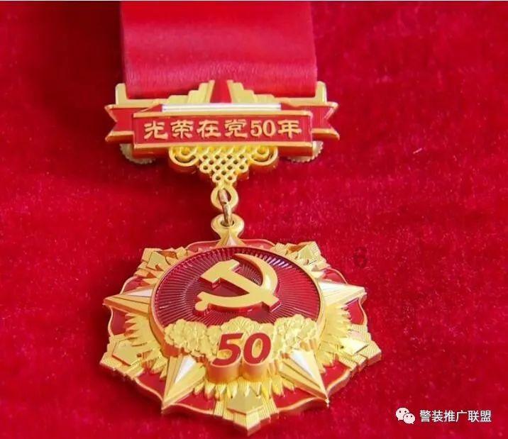救援男孩毕业生