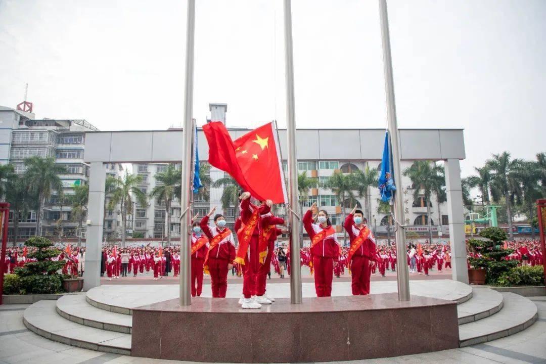和母亲一同观看布朗尼比赛，詹姆斯：太疯狂了，我差点哭了